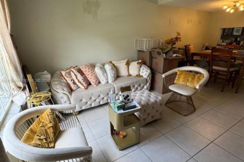 Villa ou maison à louer à Weston, Floride: 2 chambres, 103.12 m2 № 2085619 - photo 2