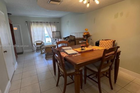Villa ou maison à louer à Weston, Floride: 2 chambres, 103.12 m2 № 2085619 - photo 6