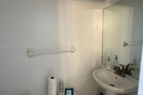 Villa ou maison à louer à Weston, Floride: 2 chambres, 103.12 m2 № 2085619 - photo 12
