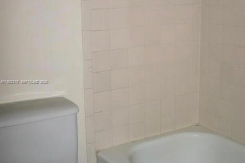 Condo in Winter Haven, Florida, 2 bedrooms  № 1991981 - photo 3