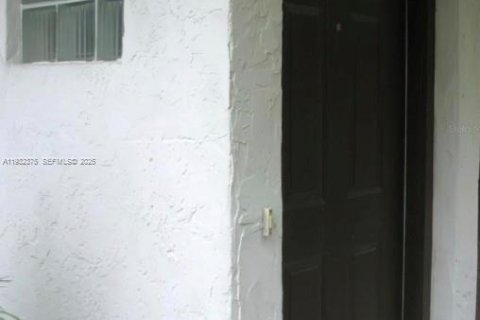 Condo in Winter Haven, Florida, 2 bedrooms  № 1991981 - photo 2