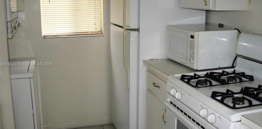 Condo in Winter Haven, Florida, 2 bedrooms  № 1991981