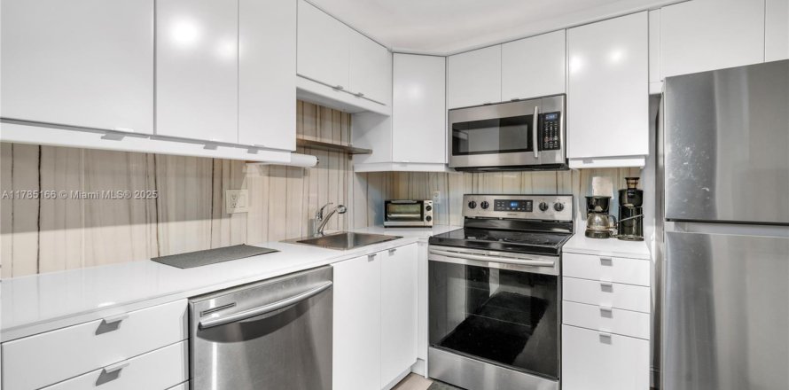 Condominio en Pompano Beach, Florida, 1 dormitorio  № 2034326