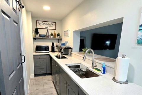 Commercial property in Saint Petersburg, Florida 9 bedrooms, 322.84 sq.m. № 2232115 - photo 10