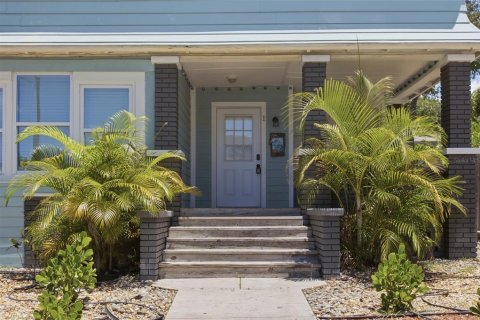 Commercial property in Saint Petersburg, Florida 9 bedrooms, 322.84 sq.m. № 2232115 - photo 6