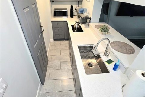 Commercial property in Saint Petersburg, Florida 9 bedrooms, 322.84 sq.m. № 2232115 - photo 8