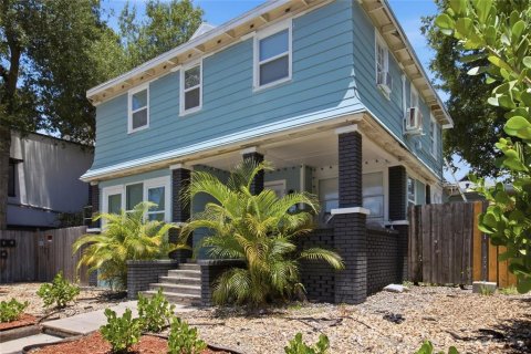 Commercial property in Saint Petersburg, Florida 9 bedrooms, 322.84 sq.m. № 2232115 - photo 5
