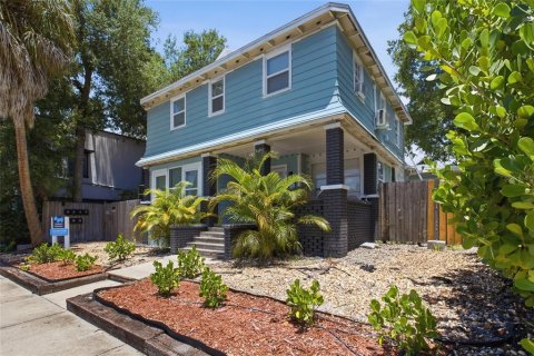 Commercial property in Saint Petersburg, Florida 9 bedrooms, 322.84 sq.m. № 2232115 - photo 4