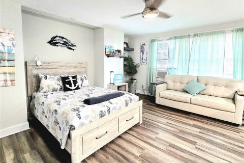 Commercial property in Saint Petersburg, Florida 9 bedrooms, 322.84 sq.m. № 2232115 - photo 7