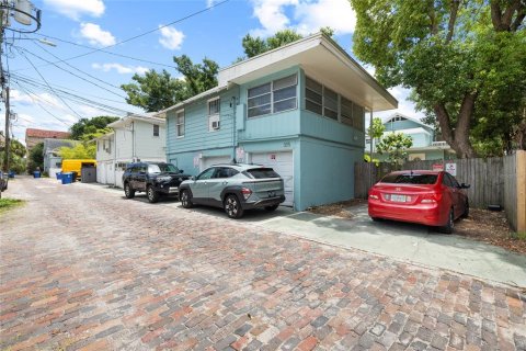 Commercial property in Saint Petersburg, Florida 9 bedrooms, 322.84 sq.m. № 2232115 - photo 23