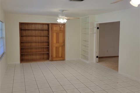 House in Apopka, Florida 7 bedrooms, 548.12 sq.m. № 1734670 - photo 9