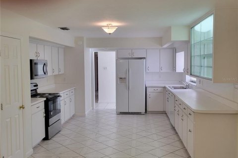 House in Apopka, Florida 7 bedrooms, 548.12 sq.m. № 1734670 - photo 8