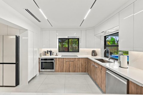 Villa ou maison à Coral Springs, Floride 4 chambres, 190.17 m2 № 2388009