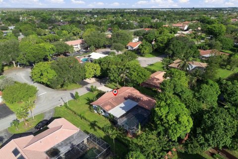 Villa ou maison à vendre à Coral Springs, Floride: 4 chambres, 190.17 m2 № 2388009 - photo 11