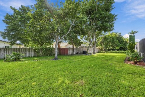 Villa ou maison à vendre à Coral Springs, Floride: 4 chambres, 190.17 m2 № 2388009 - photo 25