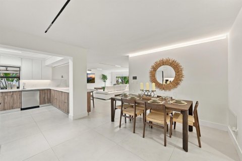 Villa ou maison à vendre à Coral Springs, Floride: 4 chambres, 190.17 m2 № 2388009 - photo 8