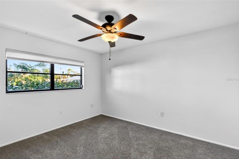 Villa ou maison à vendre à Sarasota, Floride: 3 chambres, 158.49 m2 № 2410109 - photo 18