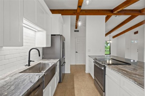 Villa ou maison à vendre à Sarasota, Floride: 3 chambres, 158.49 m2 № 2410109 - photo 11