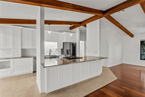 Villa ou maison à vendre à Sarasota, Floride: 3 chambres, 158.49 m2 № 2410109 - photo 9