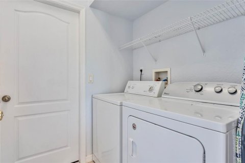 House in Davenport, Florida 5 bedrooms, 214.88 sq.m. № 2228225 - photo 29