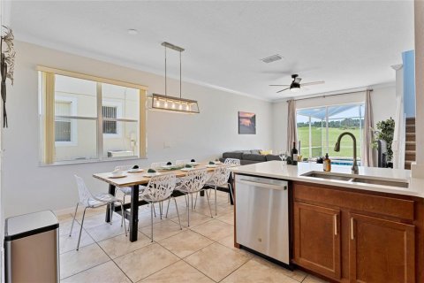 House in Davenport, Florida 5 bedrooms, 214.88 sq.m. № 2228225 - photo 23