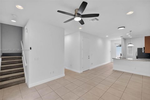 Townhouse in Tamarac, Florida 3 bedrooms, 120.22 sq.m. № 2031011 - photo 4