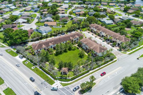 Townhouse in Tamarac, Florida 3 bedrooms, 120.22 sq.m. № 2031011