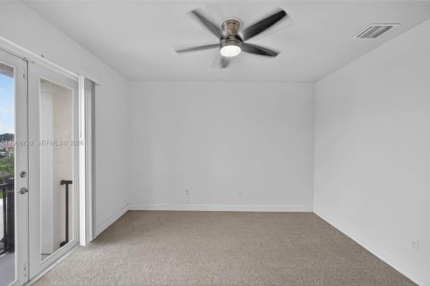 Townhouse in Tamarac, Florida 3 bedrooms, 120.22 sq.m. № 2031011 - photo 7