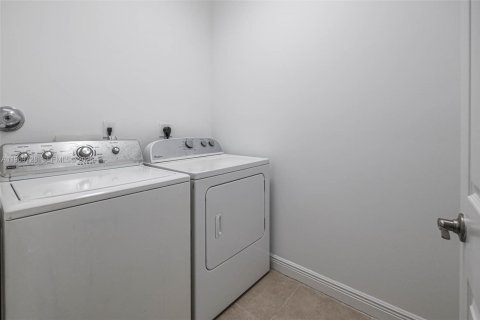 Townhouse in Tamarac, Florida 3 bedrooms, 120.22 sq.m. № 2031011 - photo 9