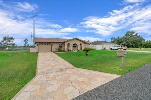 House in Ocala, Florida 3 bedrooms, 119.84 sq.m. № 2396011 - photo 10