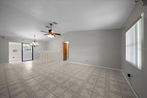 House in Ocala, Florida 3 bedrooms, 119.84 sq.m. № 2396011 - photo 22