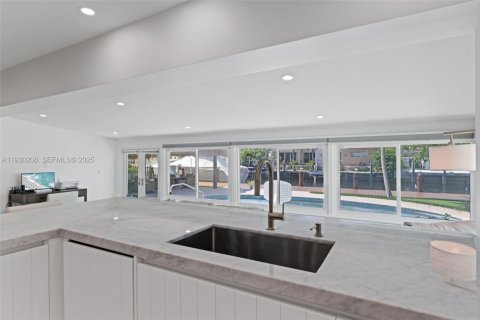 Casa en venta en Pompano Beach, Florida, 3 dormitorios, 166.3 m2 № 1989063 - foto 13