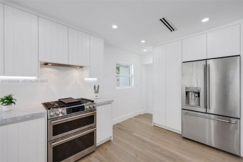 Casa en venta en Pompano Beach, Florida, 3 dormitorios, 166.3 m2 № 1989063 - foto 14