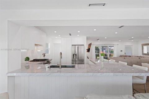 Casa en venta en Pompano Beach, Florida, 3 dormitorios, 166.3 m2 № 1989063 - foto 16