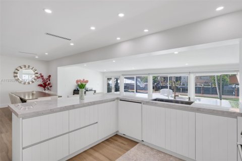 Casa en venta en Pompano Beach, Florida, 3 dormitorios, 166.3 m2 № 1989063 - foto 12