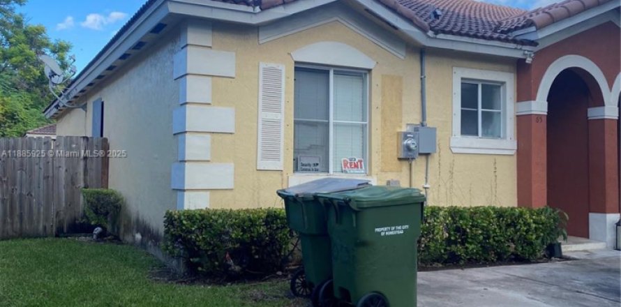 House in Homestead, Florida 3 bedrooms, 110.46 sq.m. № 1933139