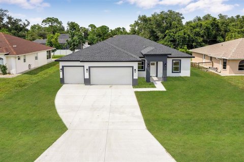 Casa en North Port, Florida 4 dormitorios, 195.09 m2 № 2313091