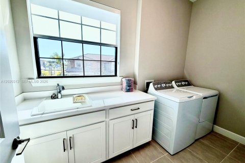 Touwnhouse à louer à Naples, Floride: 3 chambres, 222.32 m2 № 2153653 - photo 15