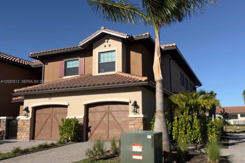 Touwnhouse à Naples, Floride 3 chambres, 222.32 m2 № 2153653