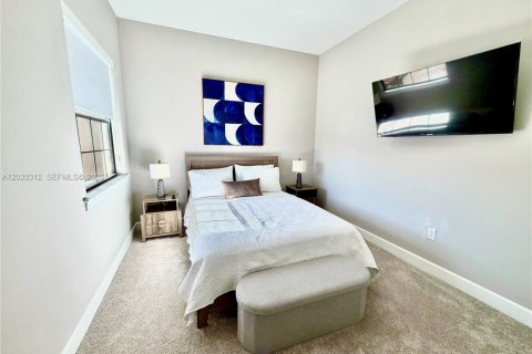 Touwnhouse à louer à Naples, Floride: 3 chambres, 222.32 m2 № 2153653 - photo 4