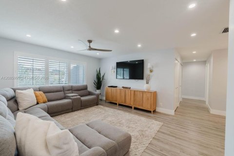Casa en Miami, Florida 4 dormitorios, 238.39 m2 № 2357782