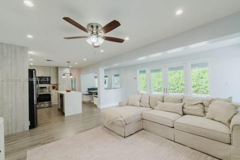 Купить виллу или дом в Майами, Флорида 4 спальни, 238.39м2, № 2357782 - фото 2