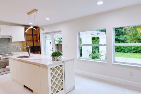 Купить виллу или дом в Майами, Флорида 3 спальни, 175.59м2, № 2027789 - фото 11