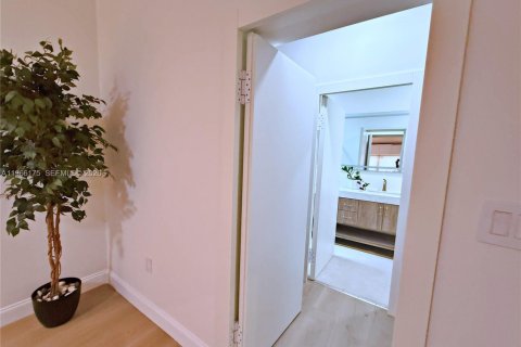 Купить виллу или дом в Майами, Флорида 3 спальни, 175.59м2, № 2027789 - фото 15