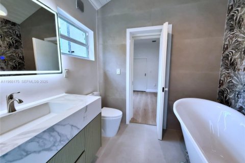 Купить виллу или дом в Майами, Флорида 3 спальни, 175.59м2, № 2027789 - фото 27