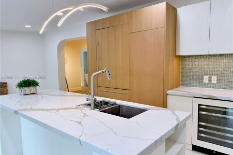 Купить виллу или дом в Майами, Флорида 3 спальни, 175.59м2, № 2027789 - фото 10