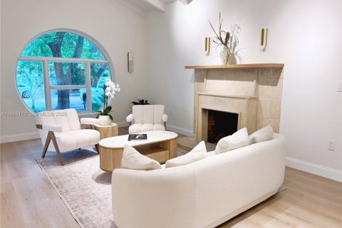 Дом в Майами, Флорида 3 спальни, 175.59м2 № 2027789