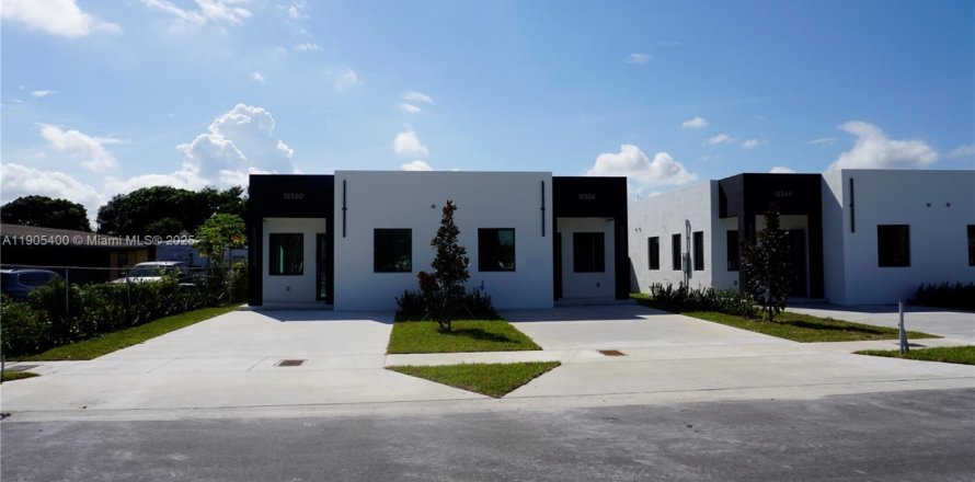 Adosado en Miami, Florida 3 dormitorios № 1956161