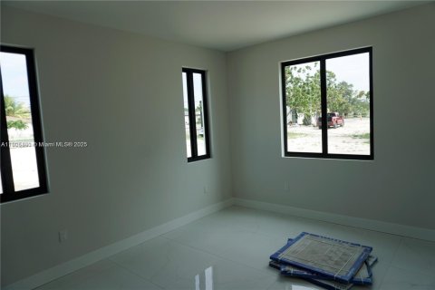 Adosado en venta en Miami, Florida, 3 dormitorios № 1956161 - foto 14