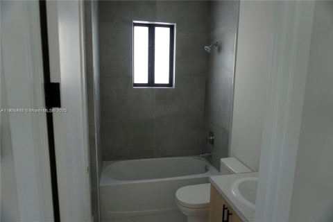 Adosado en venta en Miami, Florida, 3 dormitorios № 1956161 - foto 10